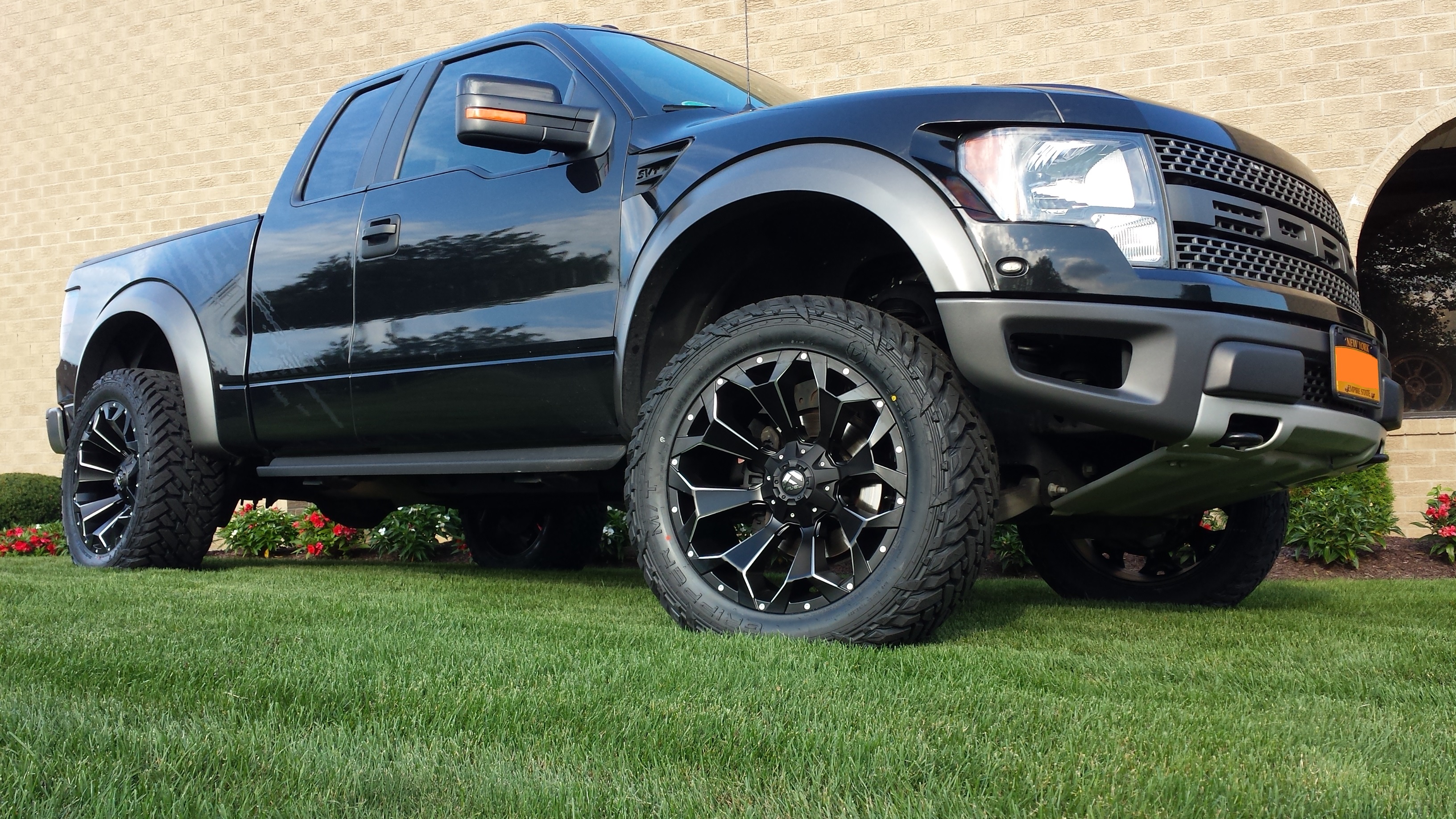 Ford raptor lifted