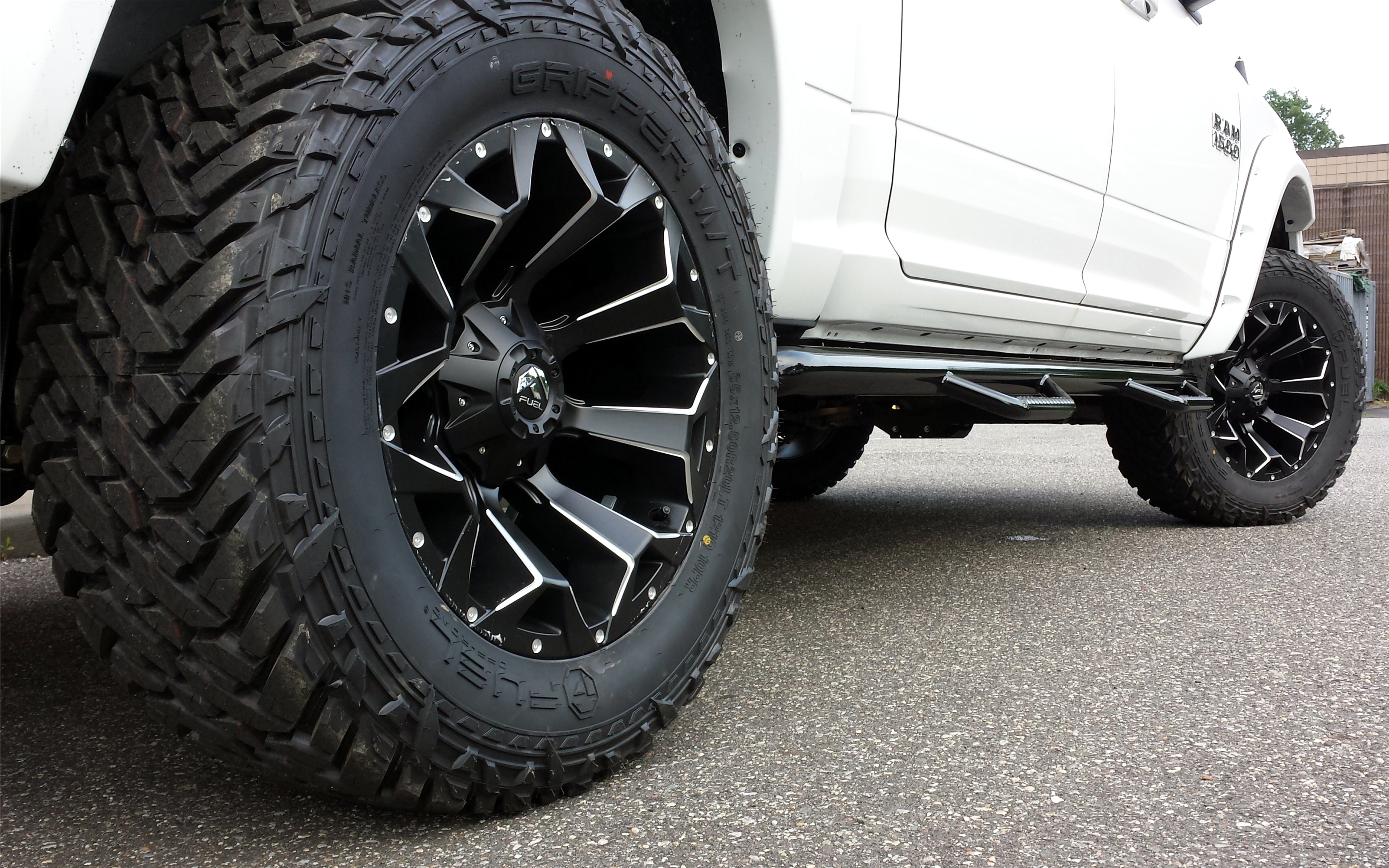 Ram wheels and big tires by Autokicks